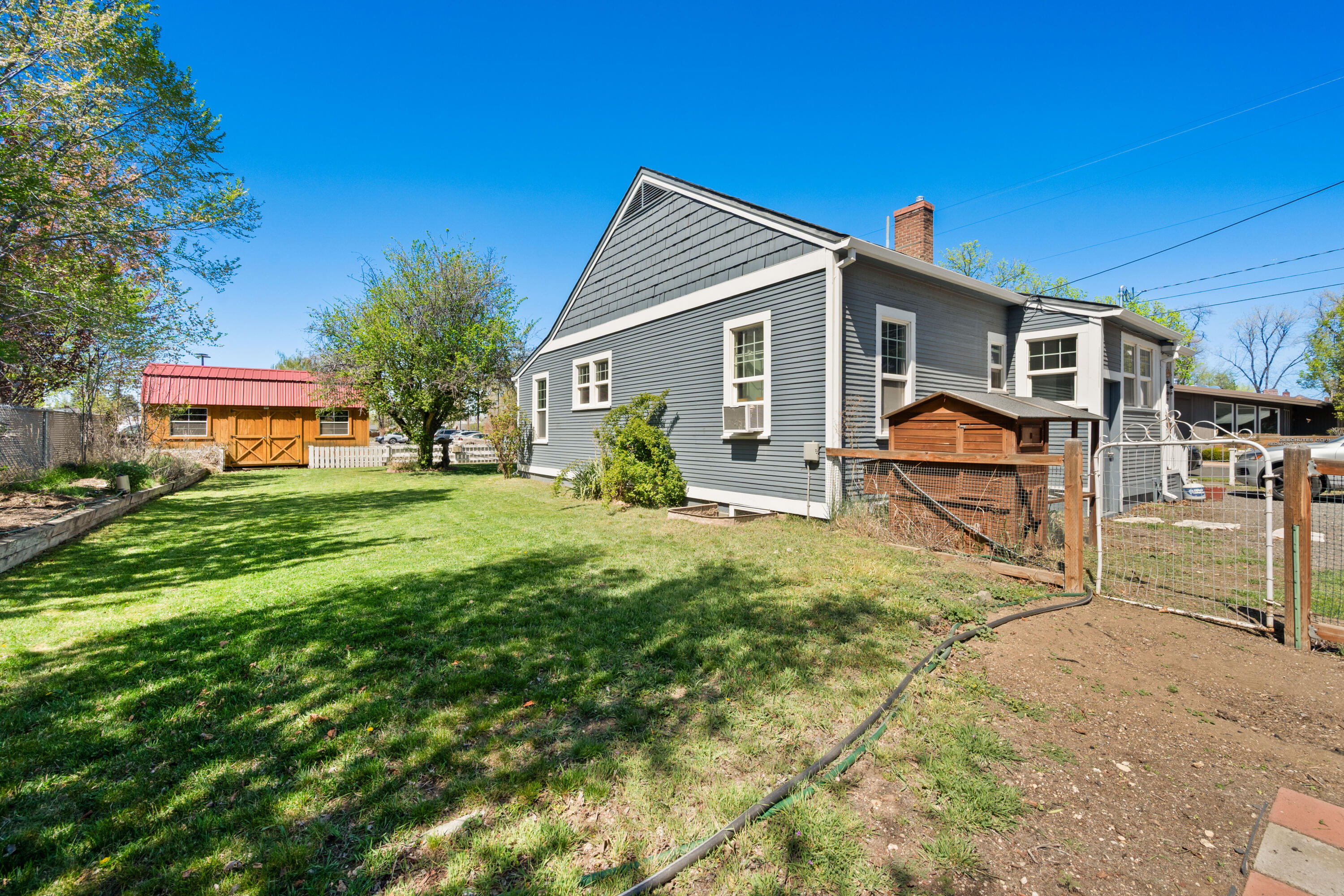 714 Southwest Cascade Avenue Redmond, OR 97756 - Photo 29 of 35 714SWCascadeAve-9