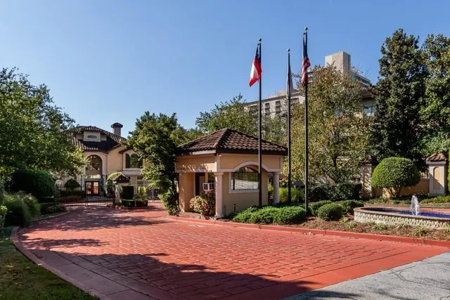 $285,000 | 3777 Peachtree Road Northeast, Unit 1007, Atlanta, GA 30319