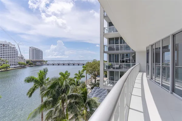 $5,200 | 495 Brickell Avenue, Unit BAY407, Miami, FL 33131