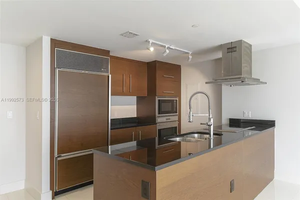 $5,200 | 495 Brickell Avenue, Unit BAY407, Miami, FL 33131