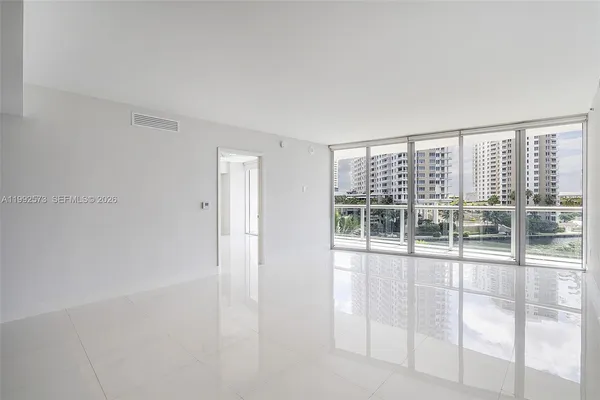$5,200 | 495 Brickell Avenue, Unit BAY407, Miami, FL 33131