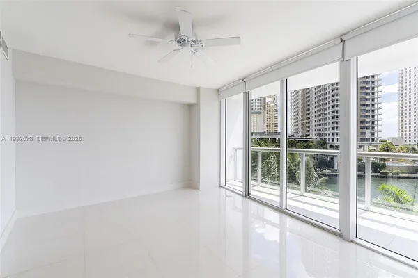 $5,200 | 495 Brickell Avenue, Unit BAY407, Miami, FL 33131