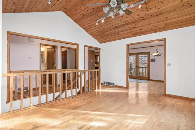 $700,000 | 8050 County Road 26, Minnetrista, MN 55359