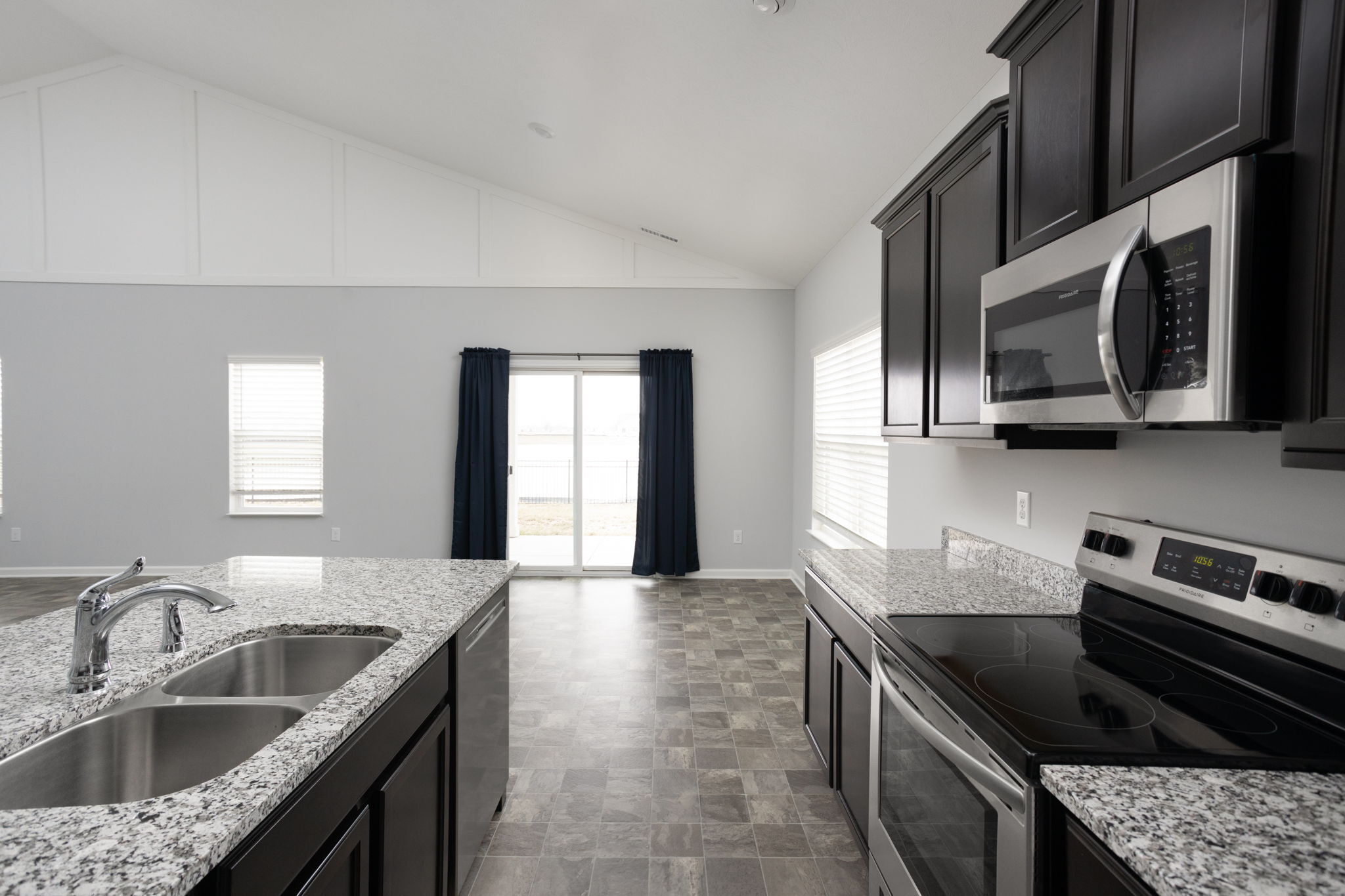 6652 Honeysuckle Way Pendleton, IN 46064 - Photo 9 of 32