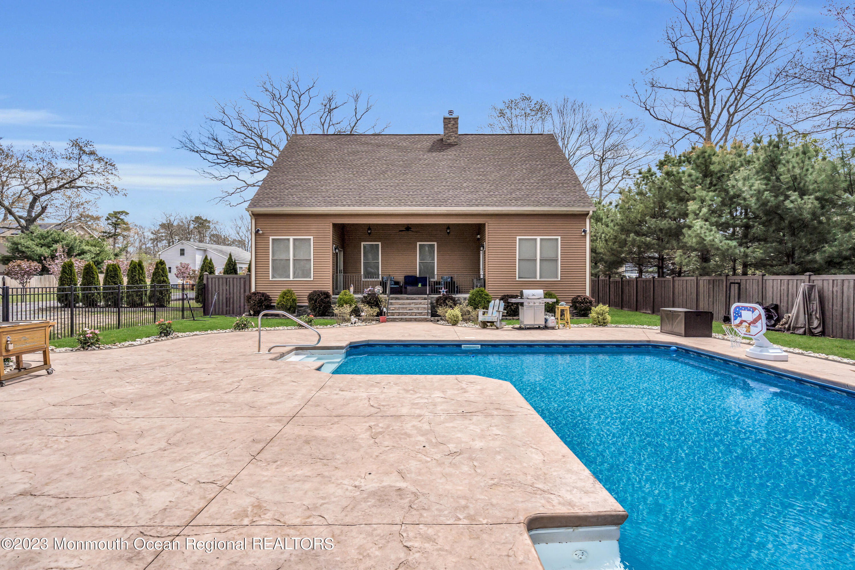 554 Whitecomb Avenue Jackson, NJ 08527 - Photo 106 of 112 a view of a house with swimming pool and sitting area