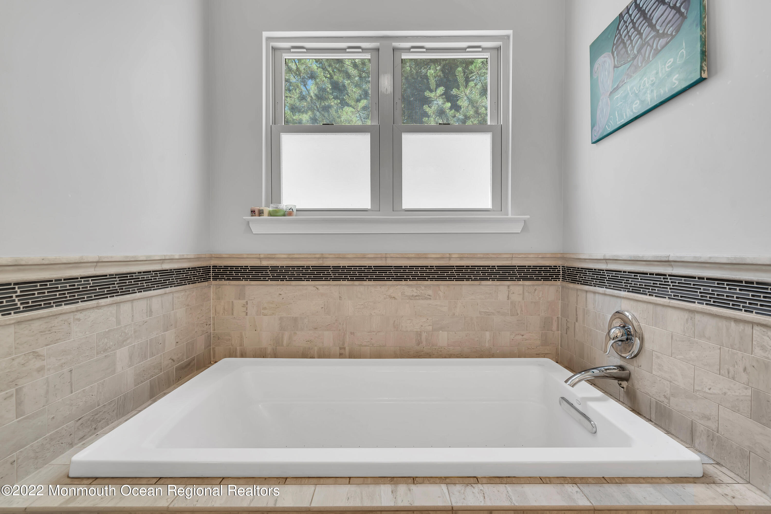 554 Whitecomb Avenue Jackson, NJ 08527 - Photo 30 of 112 a bathroom with a bath tub and a window