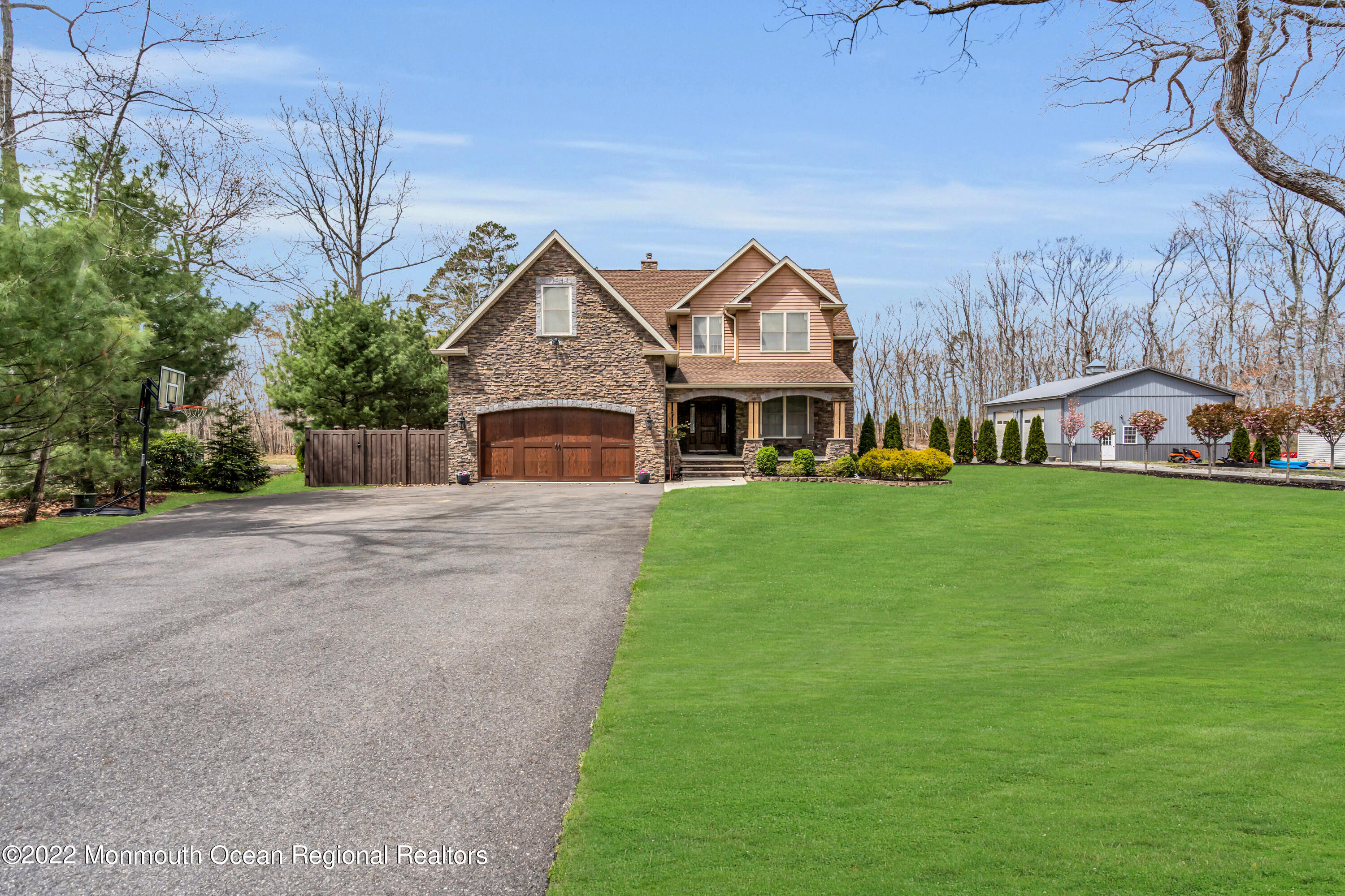 554 Whitecomb Avenue Jackson, NJ 08527 - Photo 3 of 112 a front view of a house with garden