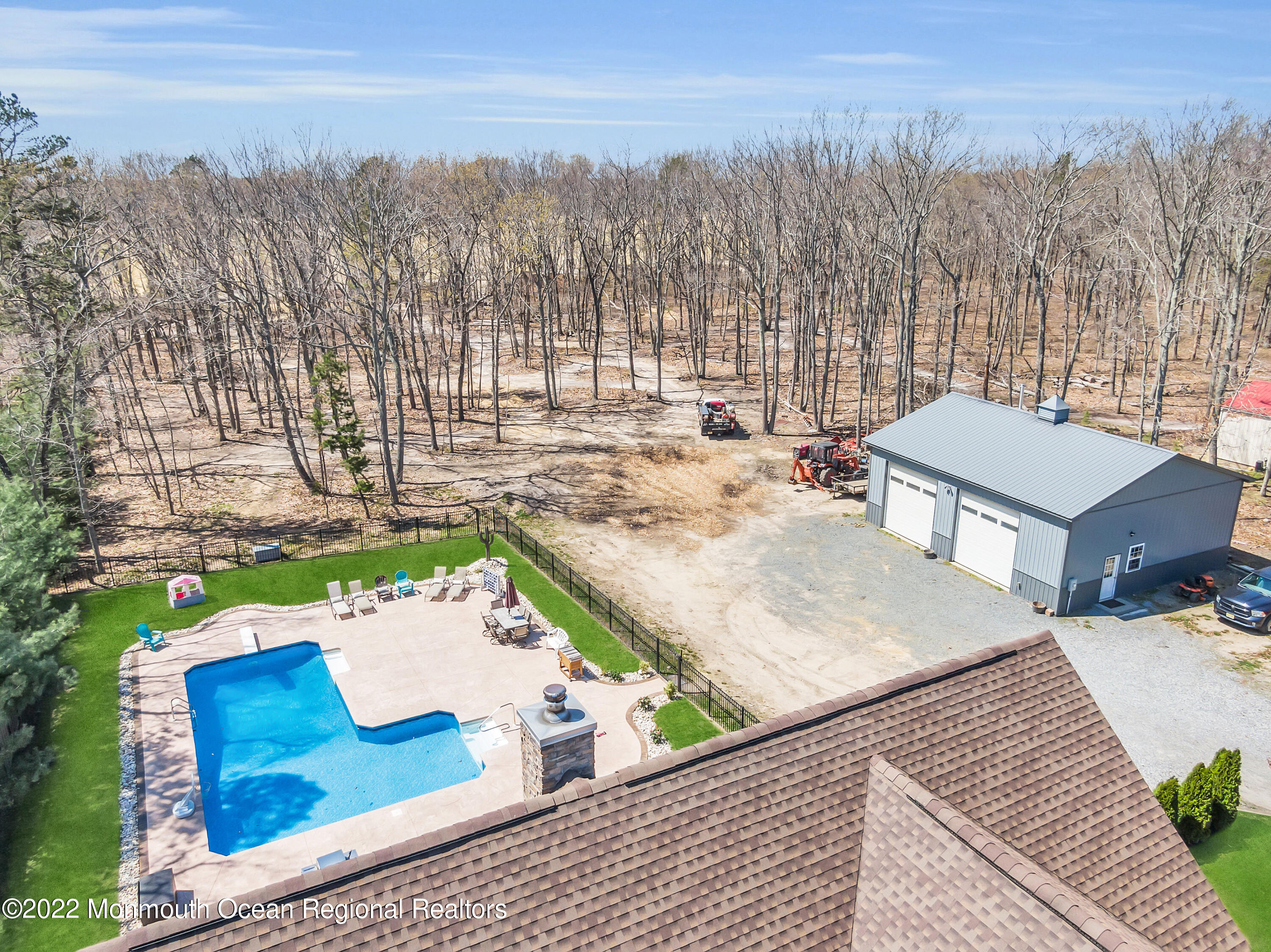 554 Whitecomb Avenue Jackson, NJ 08527 - Photo 50 of 112 a view of a terrace with a bench