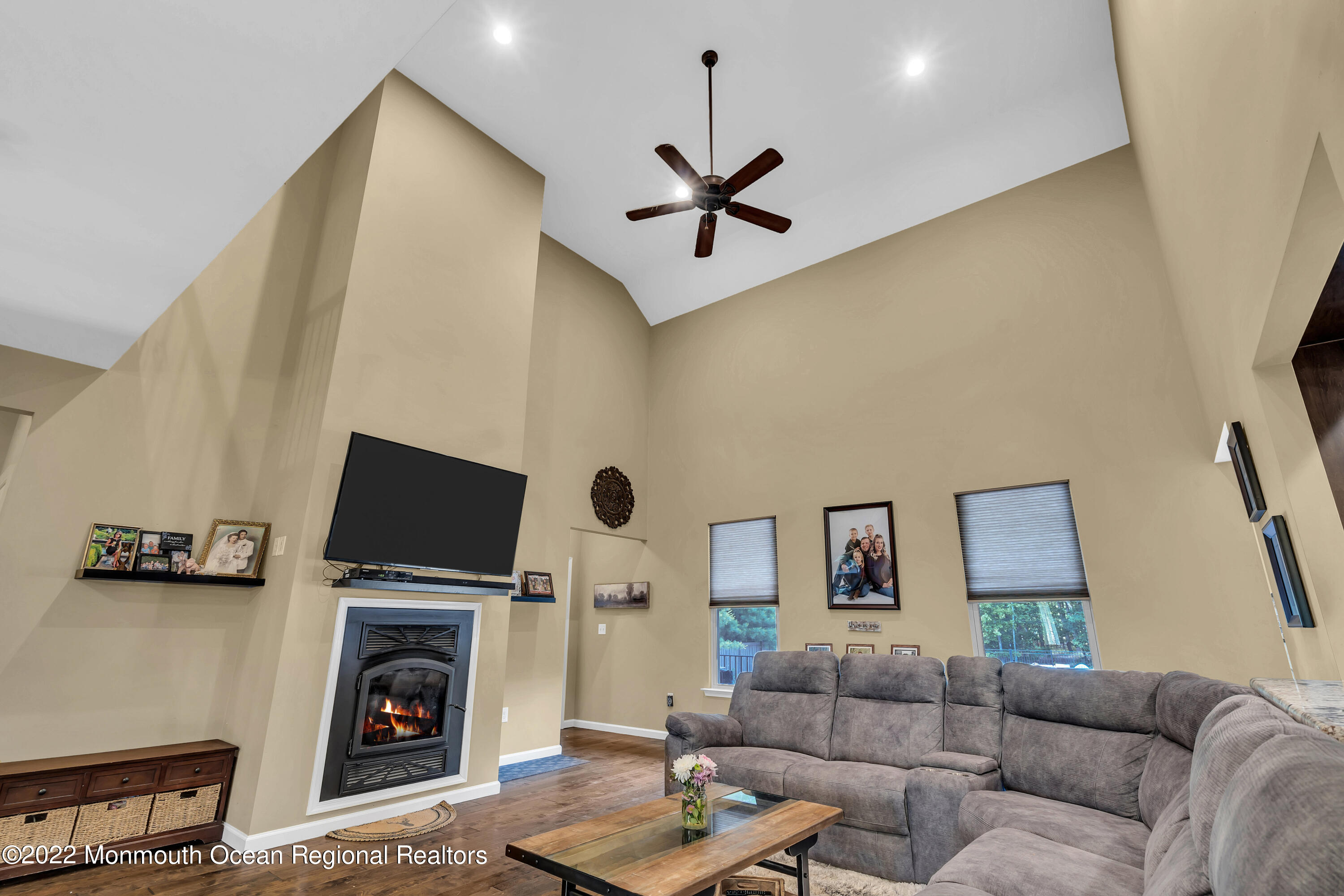 554 Whitecomb Avenue Jackson, NJ 08527 - Photo 9 of 112 a living room with furniture and a fireplace