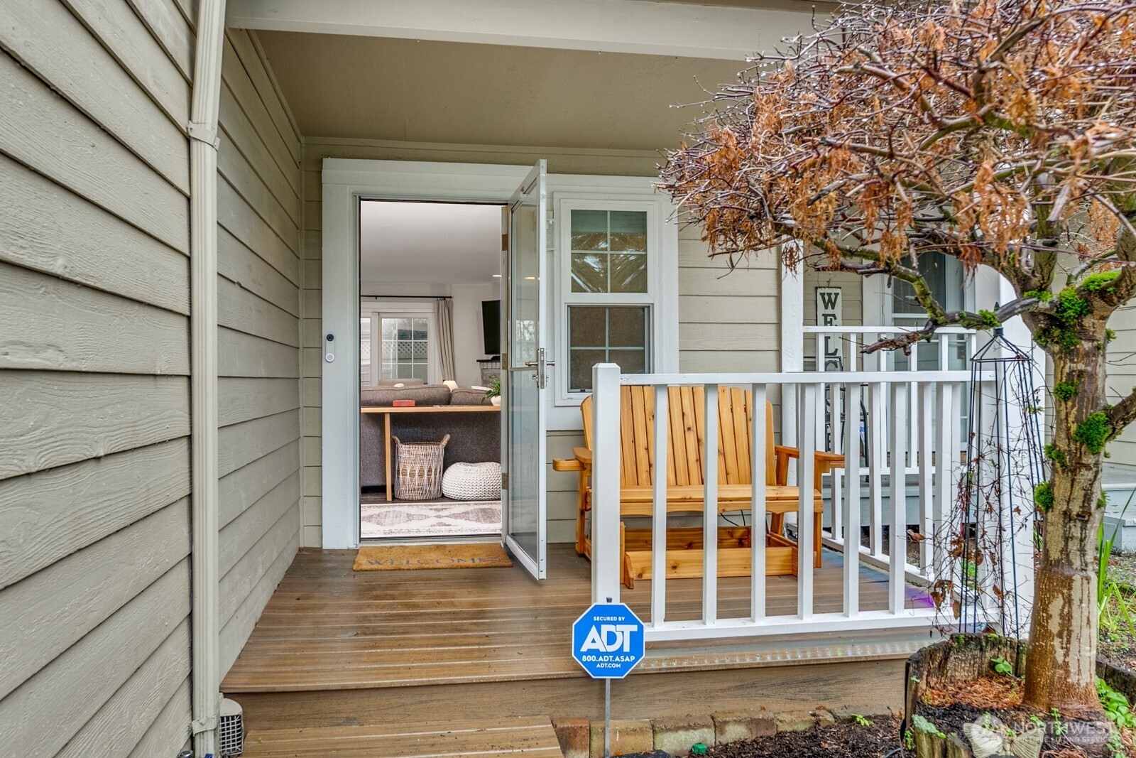 7821 196th Street Southwest, Unit B Edmonds, WA 98026 - Photo 3 of 33