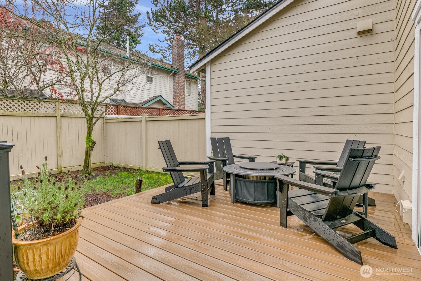 7821 196th Street Southwest, Unit B Edmonds, WA 98026 - Photo 4 of 34