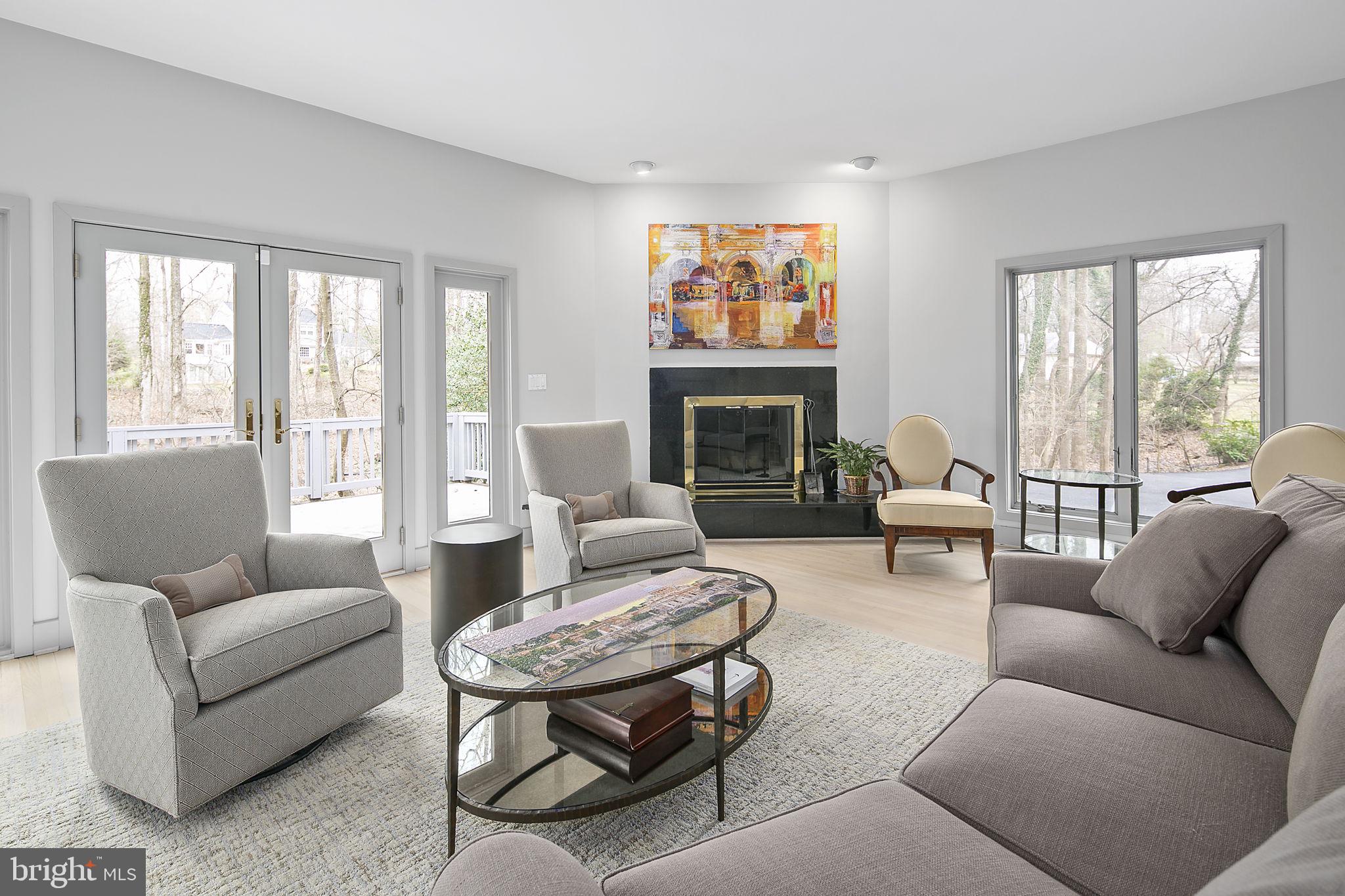 11110 Marcliff Road North Bethesda, MD 20852 - Photo 5 of 38 Living Room