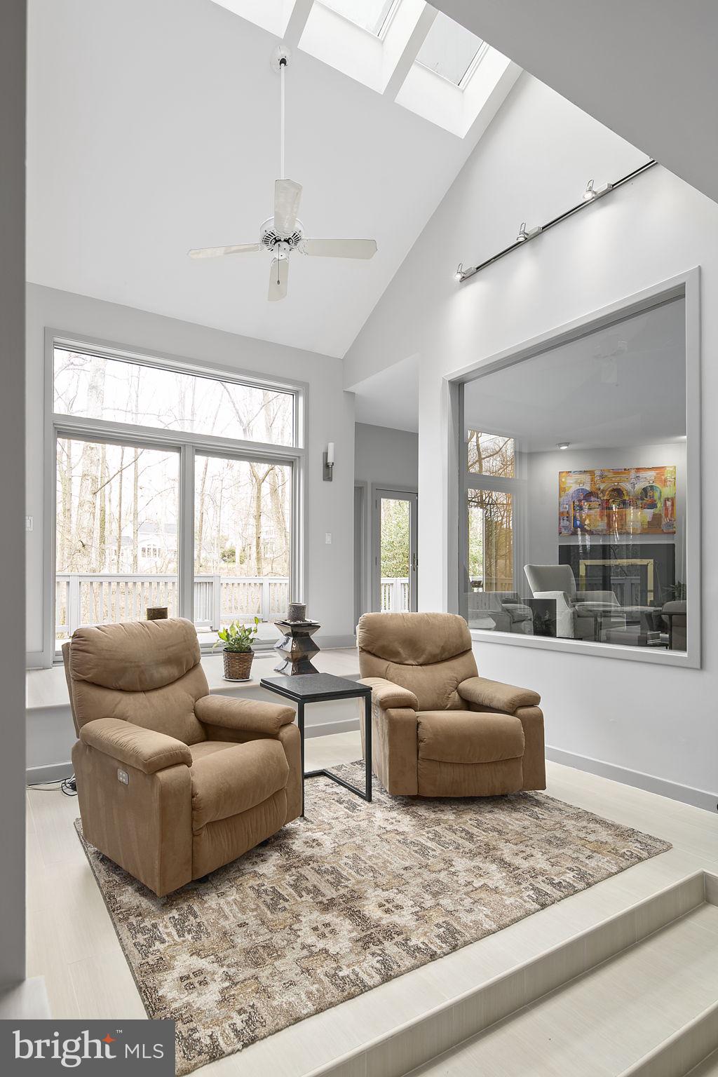 11110 Marcliff Road North Bethesda, MD 20852 - Photo 7 of 38 Sitting Room - Attached to Breakfast Area