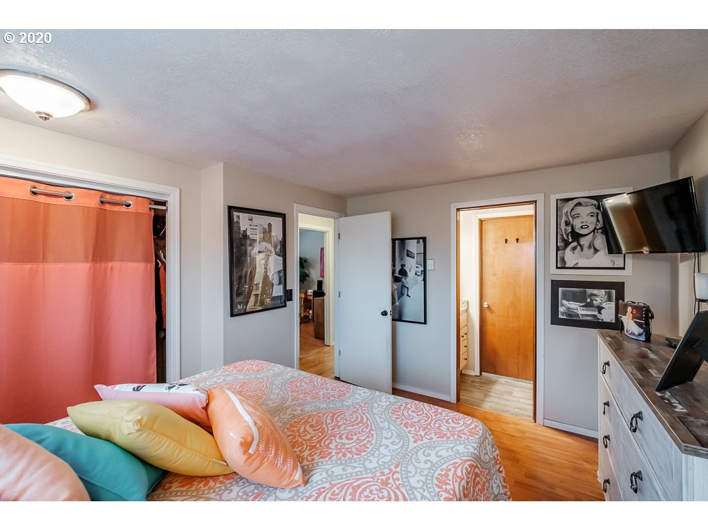 575 Panda Loop Eugene, OR 97401 - Photo 22 of 30 Gallery Image 22