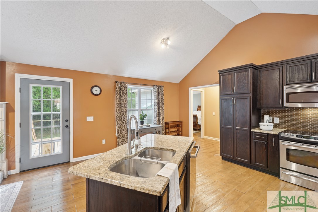 104 Vine Court Springfield, GA 31329 - Photo 12 of 41