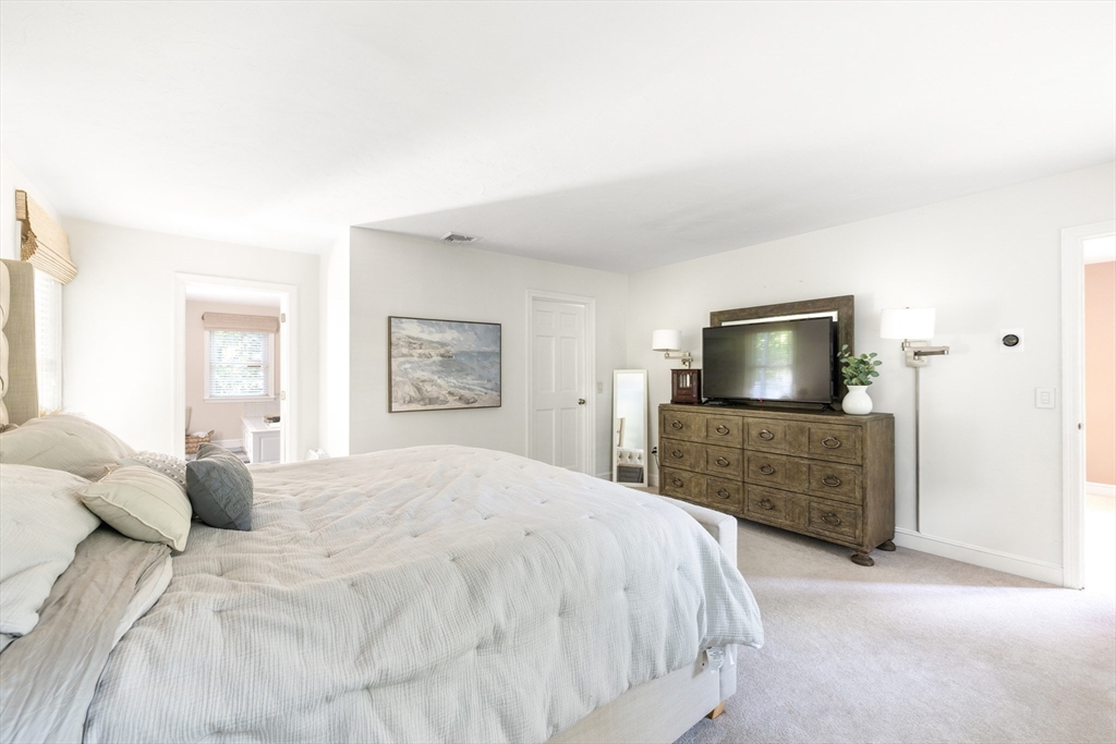 10 Winston Road Holliston, MA 01746 - Photo 23 of 38