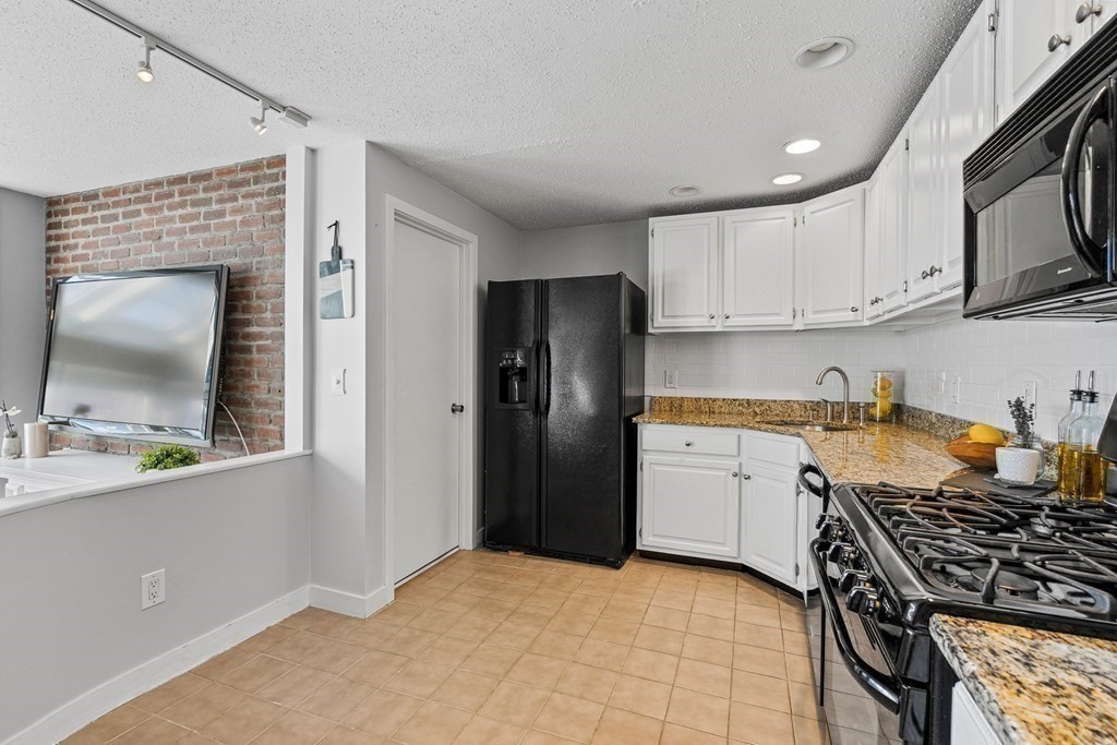 631 Riverside Avenue, Unit 3 Haverhill, MA 01830 - Photo 6 of 38 Gallery Image 6