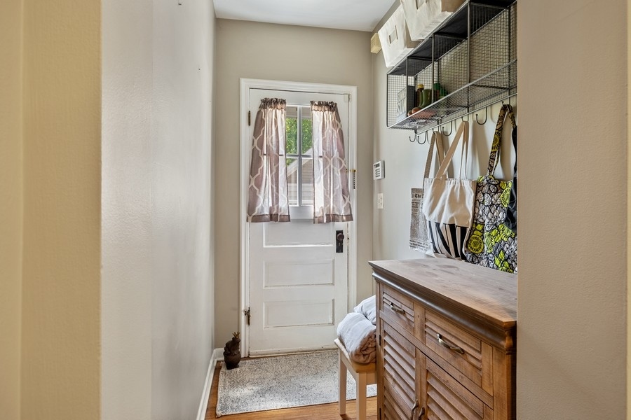618 Willow Road Winnetka, IL 60093 - Photo 11 of 27 a view of walk in closet