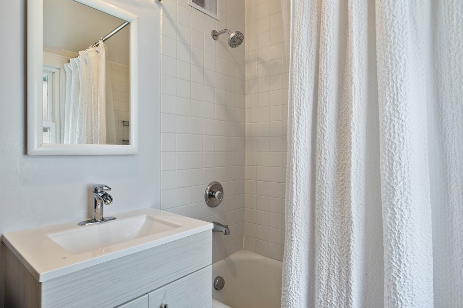 618 Willow Road Winnetka, IL 60093 - Photo 19 of 27 a bathroom with a sink a toilet and shower
