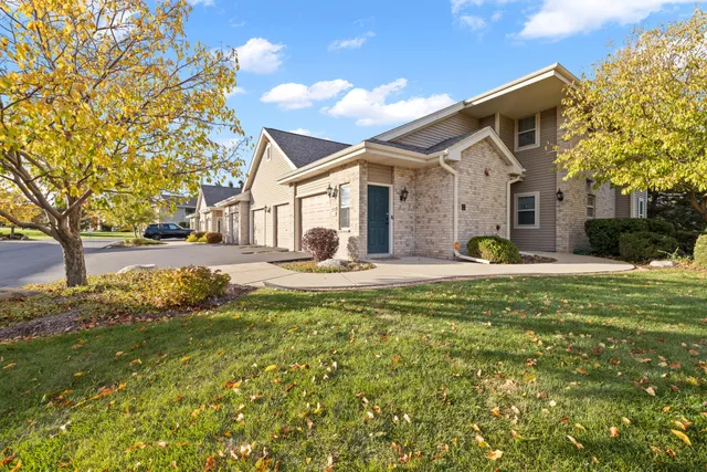 $282,500 | 18520 Emerald Circle, Unit F, Brookfield, WI 53045