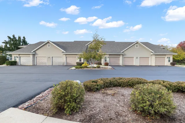 $282,500 | 18520 Emerald Circle, Unit F, Brookfield, WI 53045