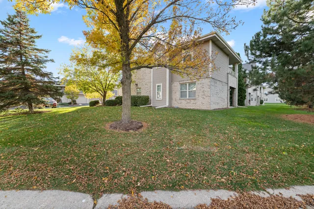 $282,500 | 18520 Emerald Circle, Unit F, Brookfield, WI 53045