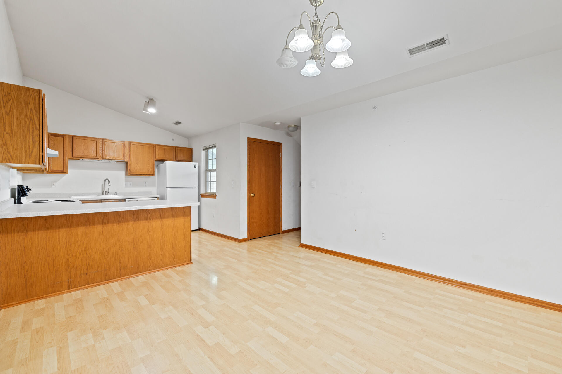 18520 Emerald Circle, Unit F Brookfield, WI 53045 - Photo 3 of 24 5-Interior_18520 Emerald Circle F