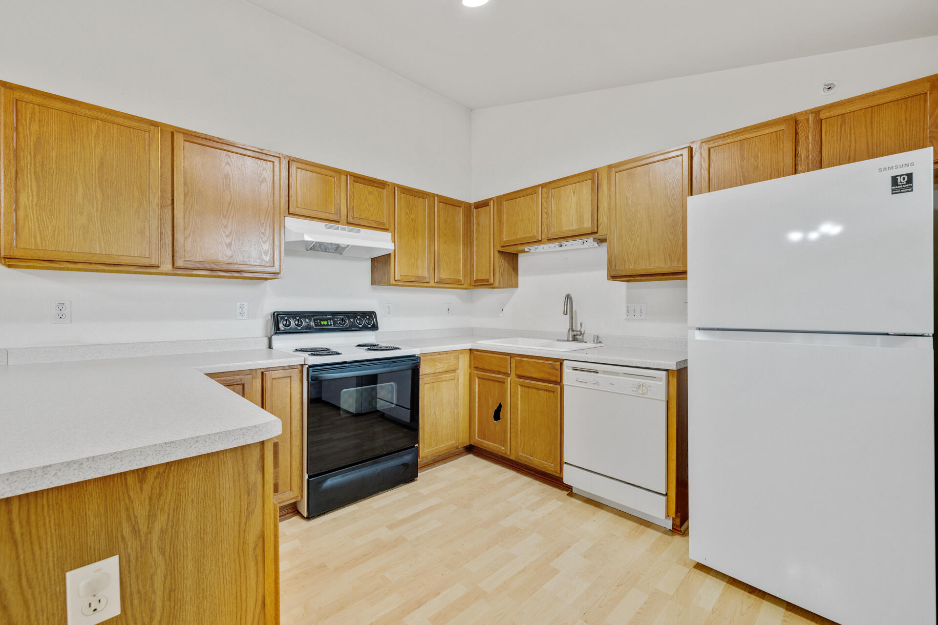 18520 Emerald Circle, Unit F Brookfield, WI 53045 - Photo 7 of 24 8-Interior_18520 Emerald Circle F