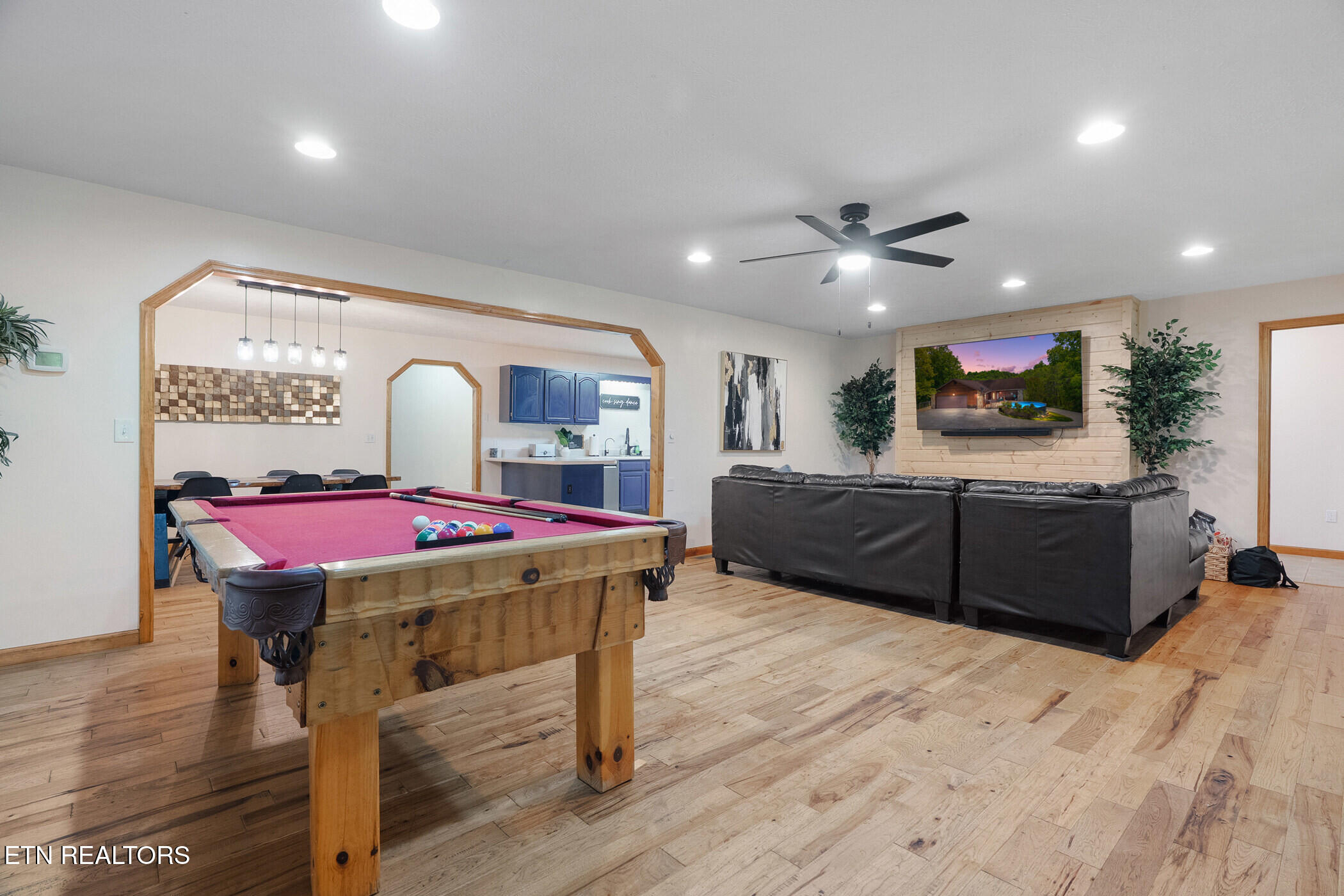 646 Parton Hollow Road Sevierville, TN 37876 - Photo 9 of 31 Living Room