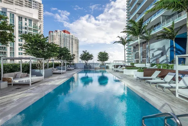 $3,000 | 1300 Brickell Bay Drive, Unit 600, Miami, FL 33131
