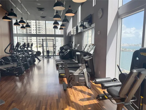 $3,000 | 1300 Brickell Bay Drive, Unit 600, Miami, FL 33131