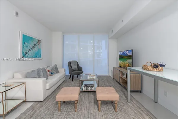 $3,000 | 1300 Brickell Bay Drive, Unit 600, Miami, FL 33131