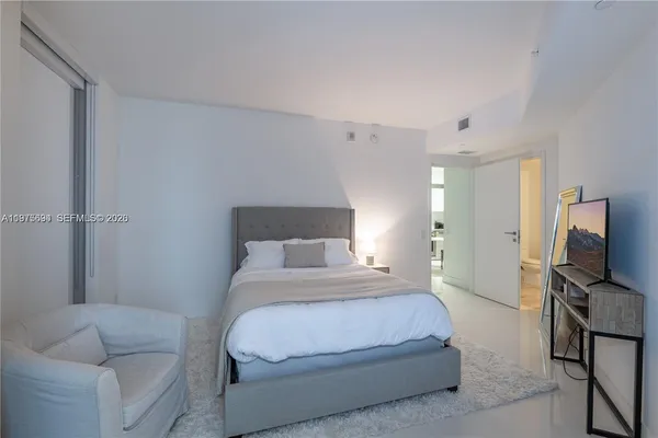 $3,000 | 1300 Brickell Bay Drive, Unit 600, Miami, FL 33131