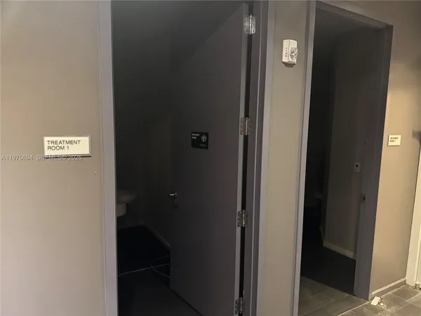 $3,000 | 1300 Brickell Bay Drive, Unit 600, Miami, FL 33131