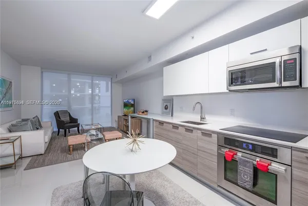 $3,000 | 1300 Brickell Bay Drive, Unit 600, Miami, FL 33131