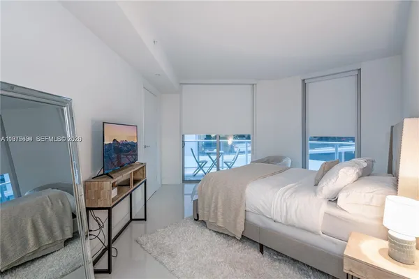 $3,000 | 1300 Brickell Bay Drive, Unit 600, Miami, FL 33131