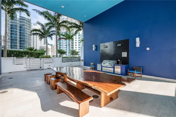 $3,000 | 1300 Brickell Bay Drive, Unit 600, Miami, FL 33131
