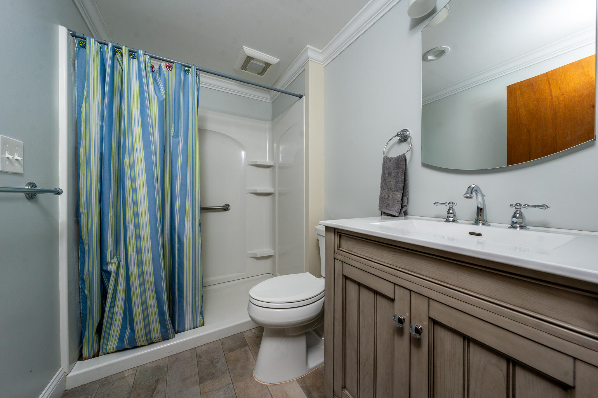 74 Robbins Circle Dennis, MA 02638 - Photo 24 of 44 74 ROBBINS FIRST FLR BATHROOM