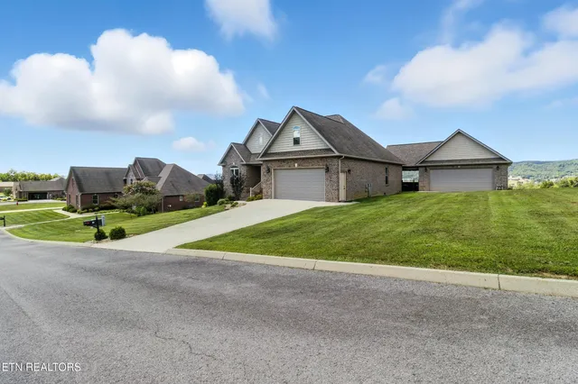 $699,900 | 157 Danielle Court, Harrogate, TN 37752