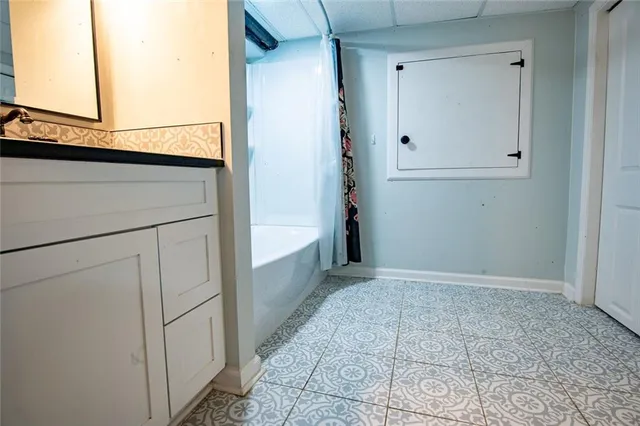 a view of a back yard