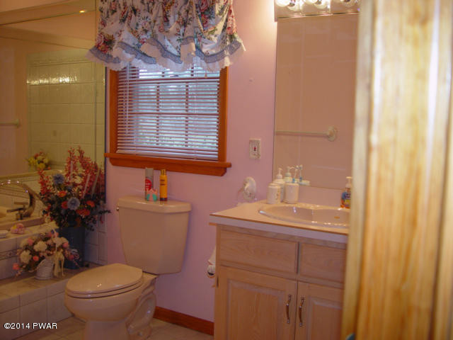 2575 Aberdeen Road Moscow, PA 18444 - Photo 12 of 27