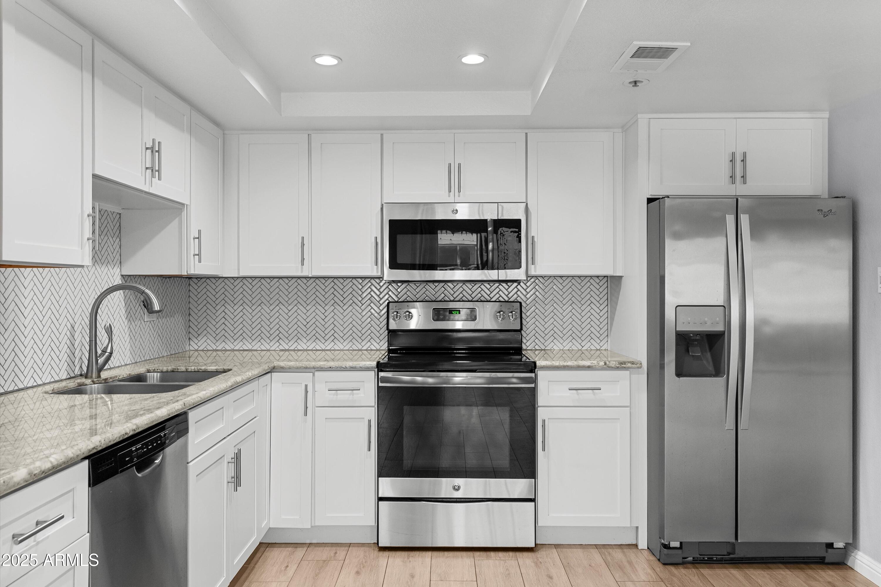 7950 East Camelback Road, Unit 404 Scottsdale, AZ 85251 - Photo 11 of 30 03-20251218-DSC02001