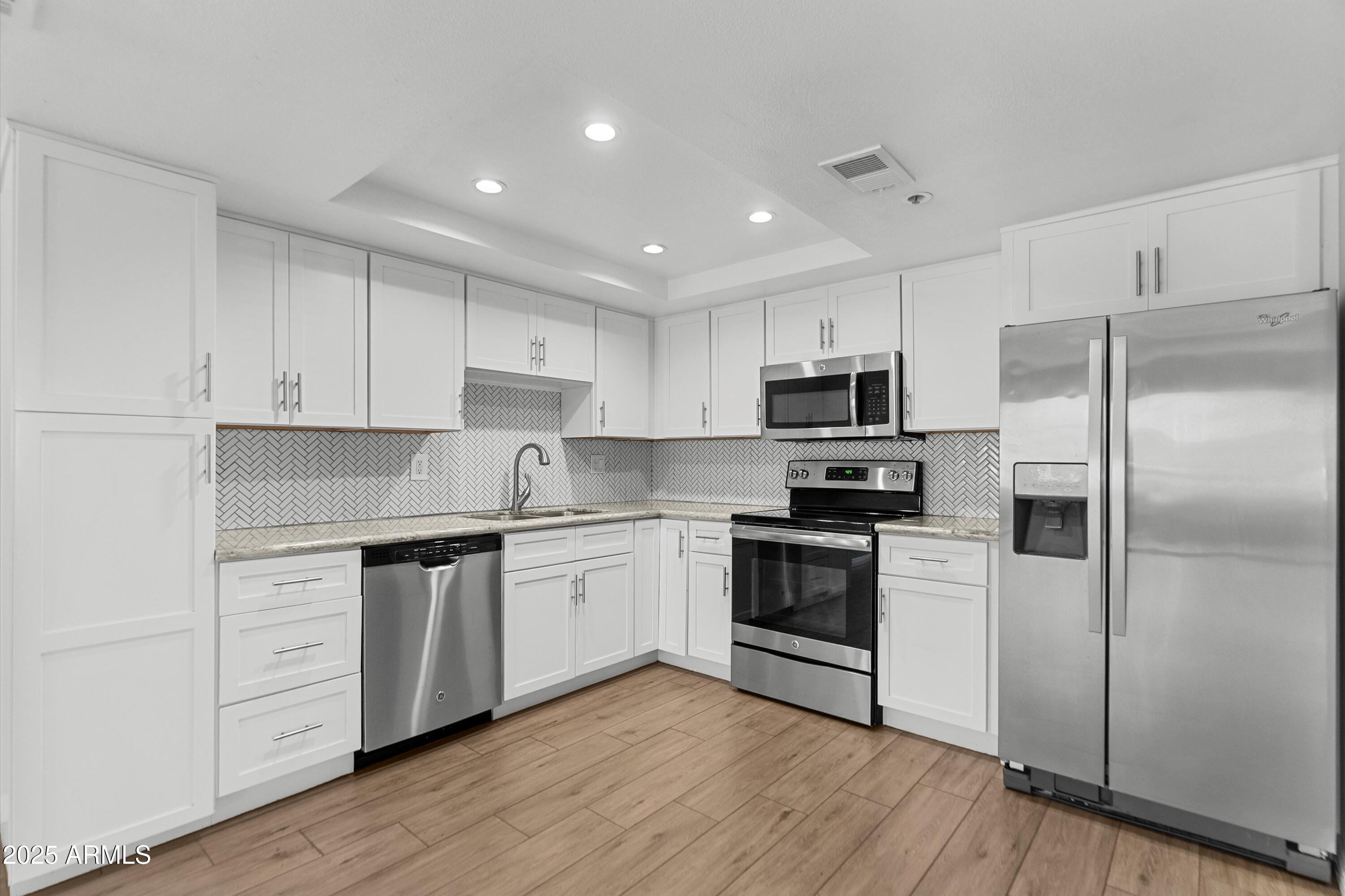7950 East Camelback Road, Unit 404 Scottsdale, AZ 85251 - Photo 3 of 30 Gourmet Kitchen