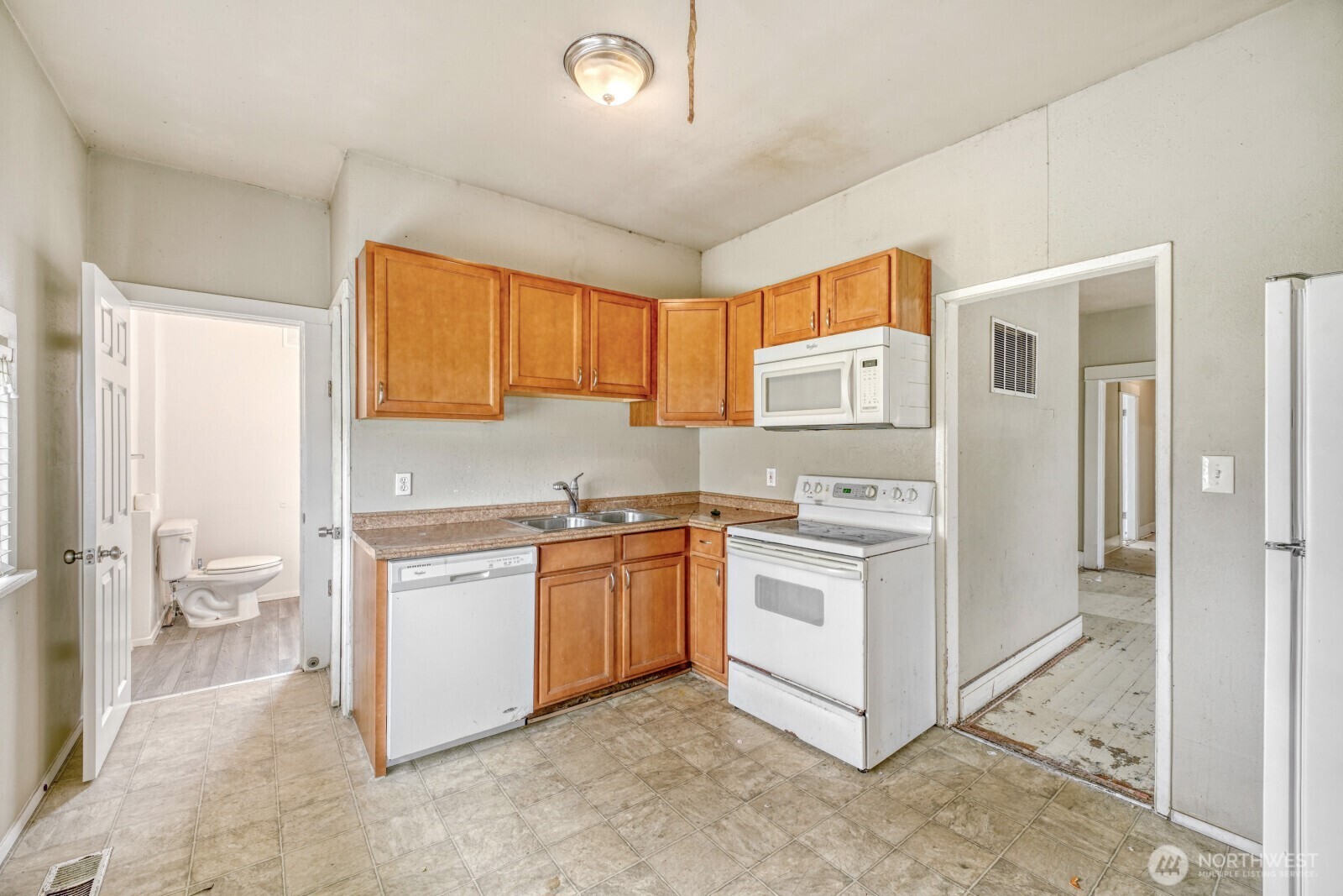 732 5th Avenue North Kent, WA 98032 - Photo 4 of 11