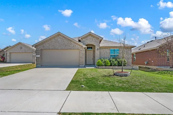 $335,000 | 813 Amberwood Court, Fort Worth, TX 76052