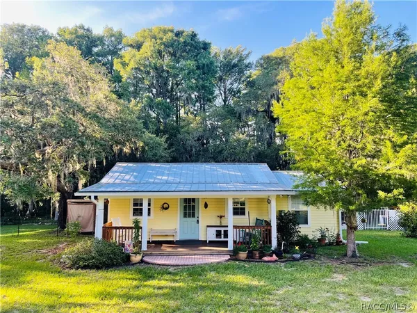 $264,900 | 9433 South Great Oaks Drive, Floral City, FL 34436