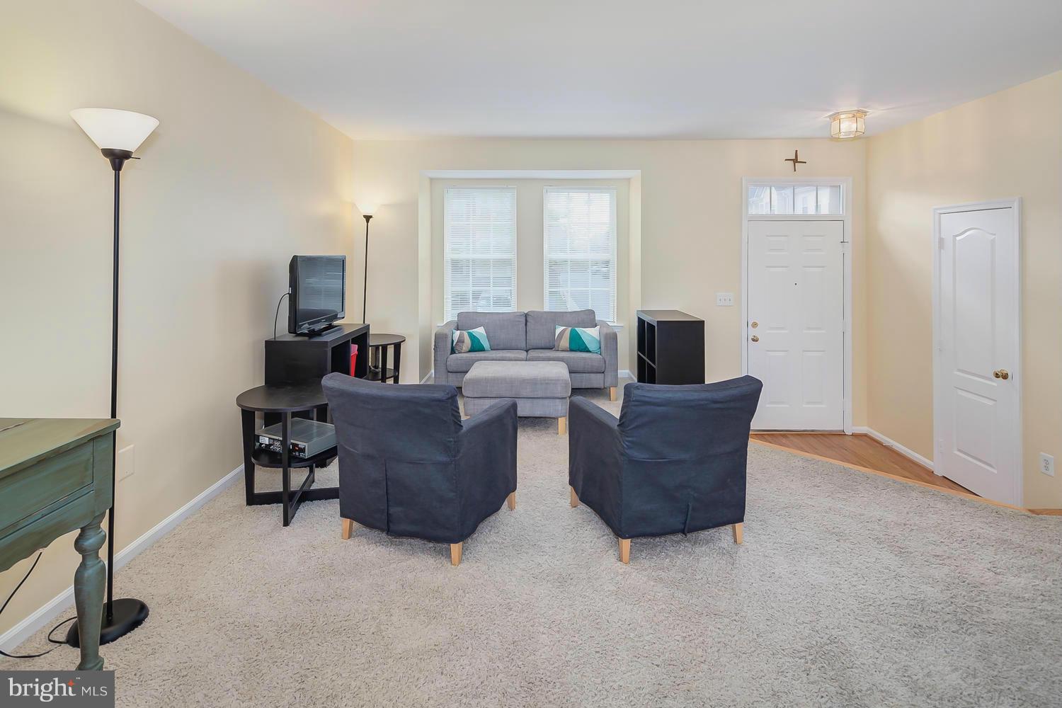 9224 McCarty Road Lorton, VA 22079 - Photo 3 of 28 Living Room