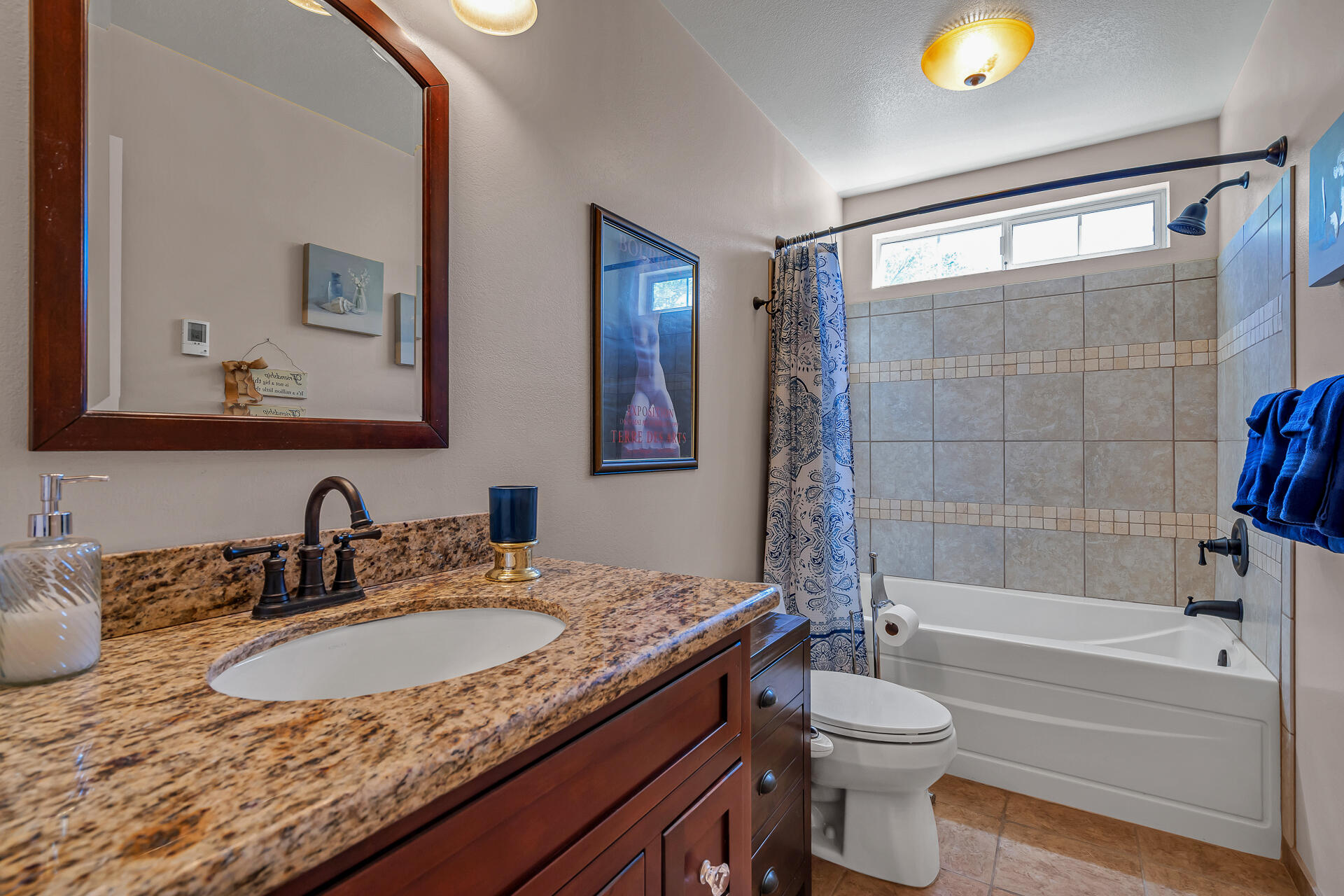 2252 Wicklow Street Redding, CA 96001 - Photo 16 of 37 Guest Bath