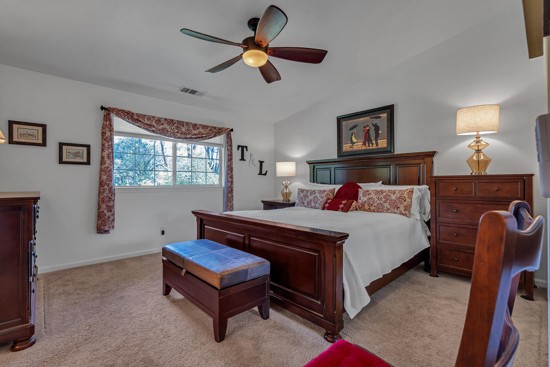 2252 Wicklow Street Redding, CA 96001 - Photo 17 of 37 Primary Bedroom