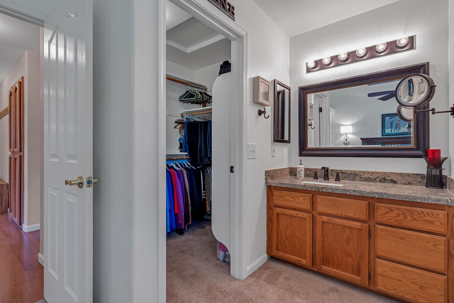 2252 Wicklow Street Redding, CA 96001 - Photo 18 of 37 Primary Walk In Closet